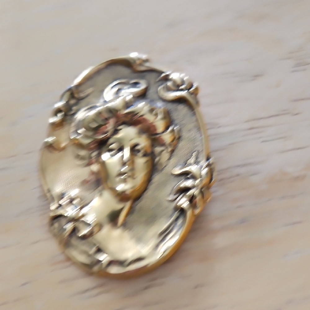 Gold  Cameo Brooch